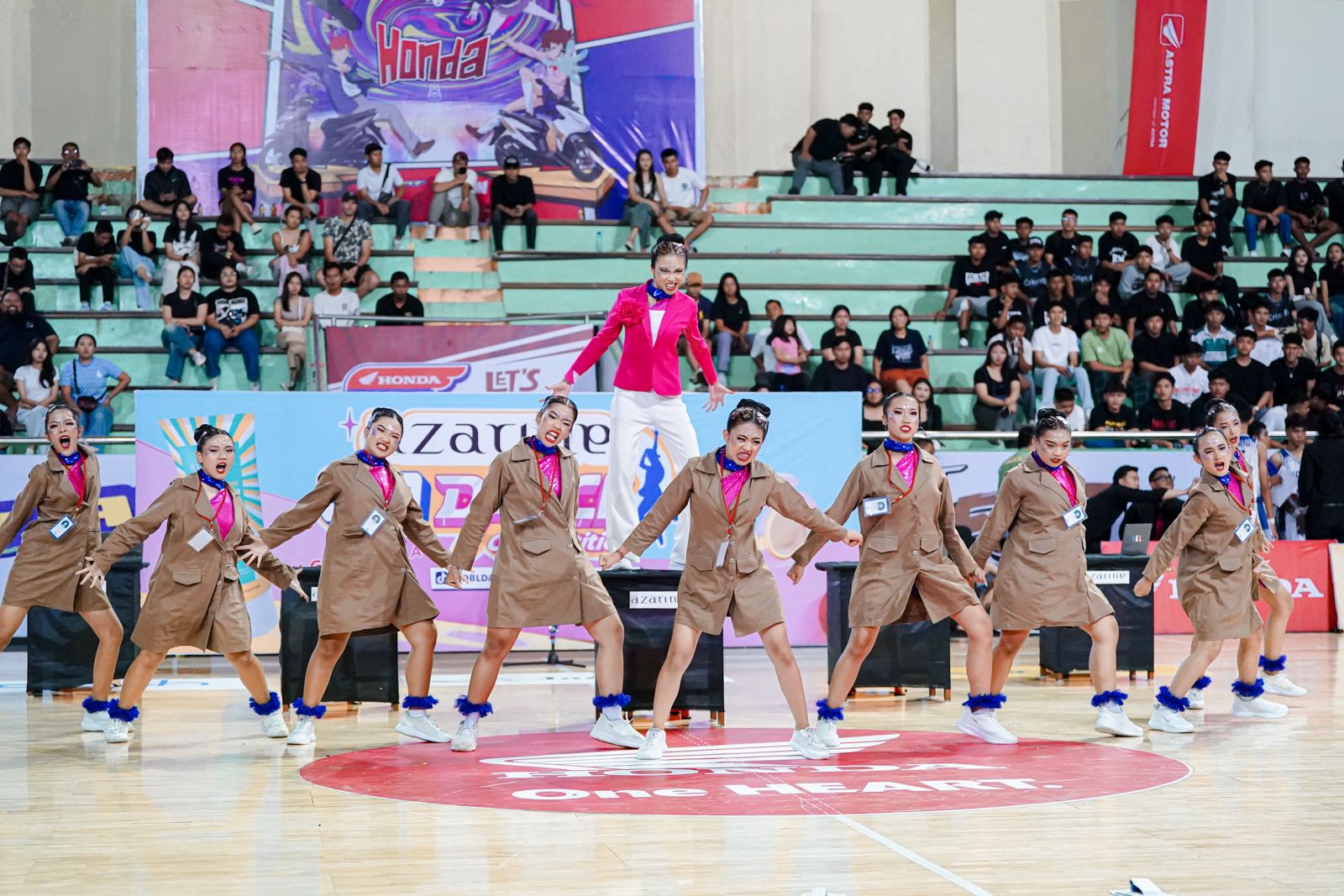UNIK: Penampilan dancer SMAN 1 Tabanan yang menampilkan tema PNS yang kerja dibawah tekanan namun akhirnya menemukan solusi.