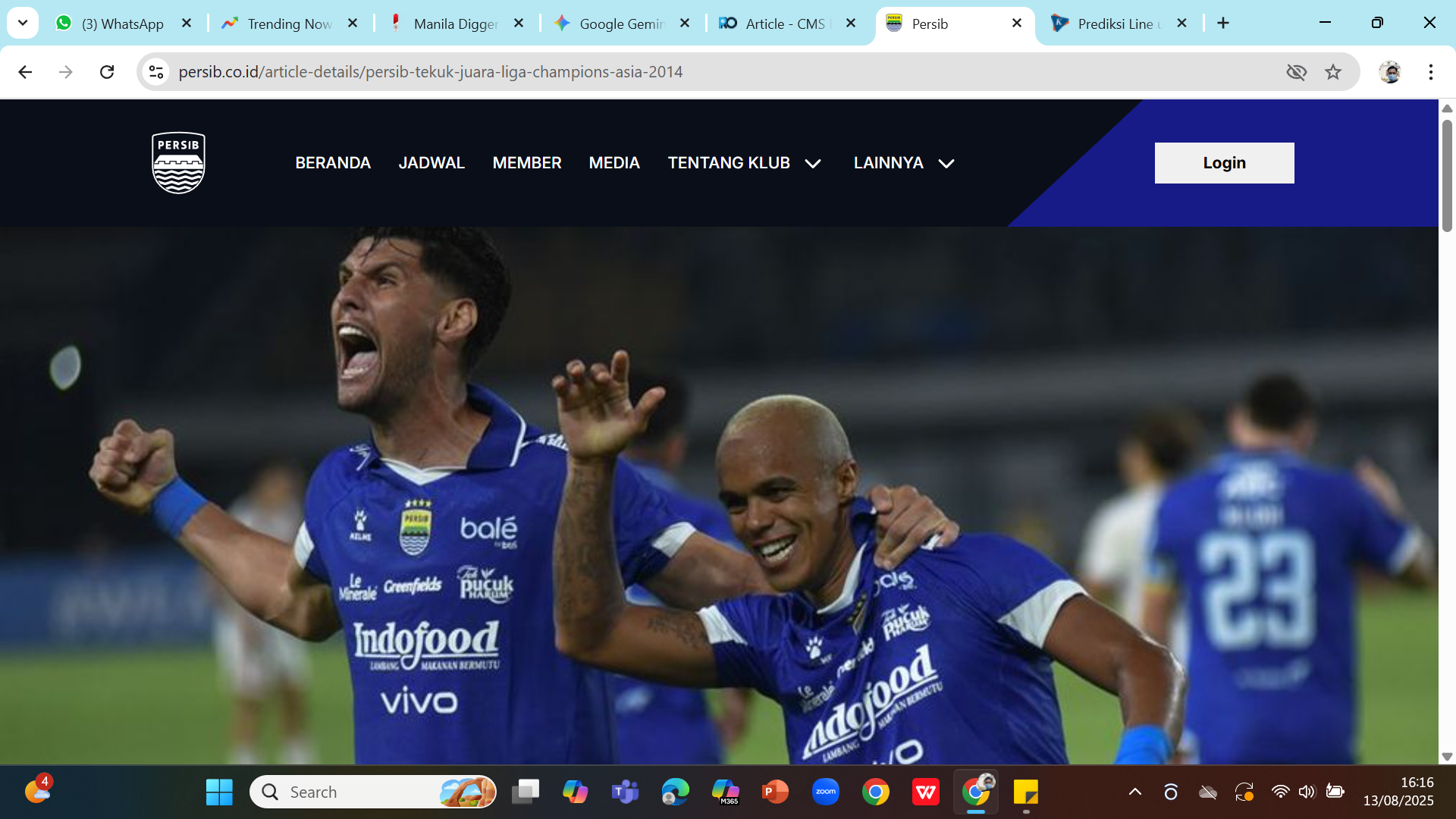 Pemain Persib merayakan gol ke gawang Western Sydney Wanderer dalam laga pramusim.