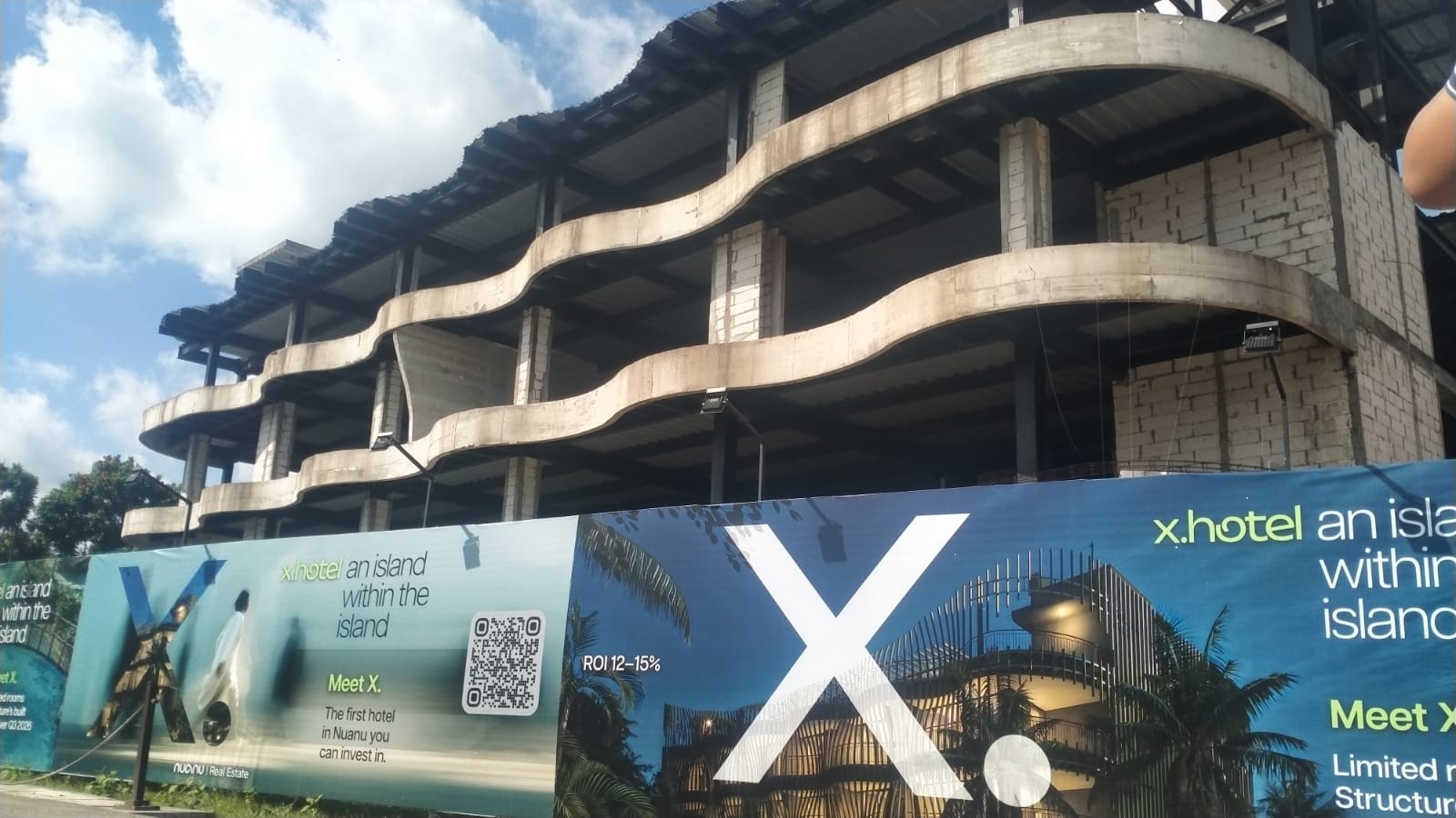 HUNIAN MASA DEPAN: Pengerjaan pembangunan X Hotel yang berada di kawasan Nuanu di Desa Beraban, Kediri Tabanan.