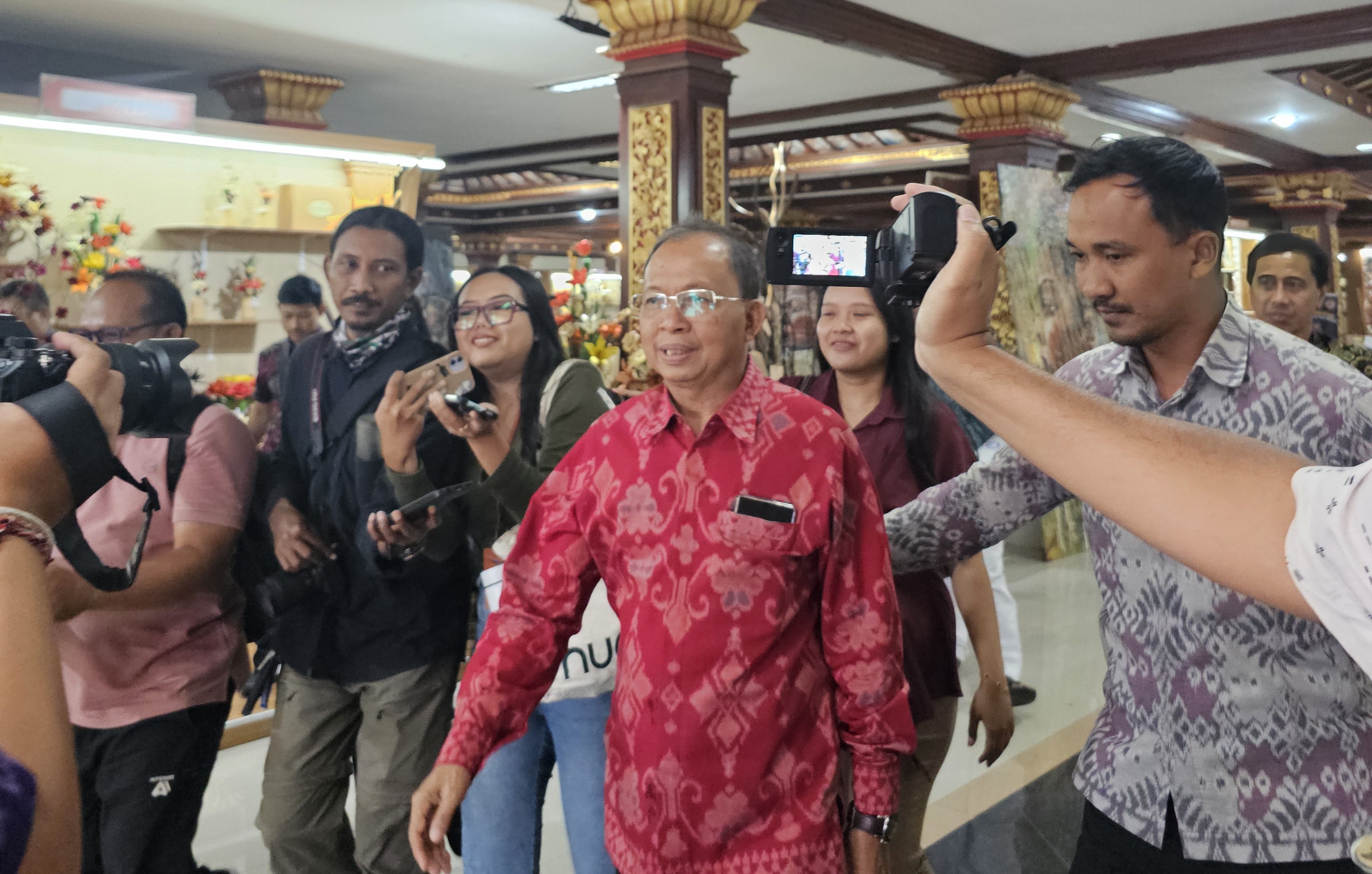 BERKELANJUTAN: Gubernur Bali Wayan Koster akan mendorong Wagub Giri Prasta menjadi Gubernur penggantinya kelak