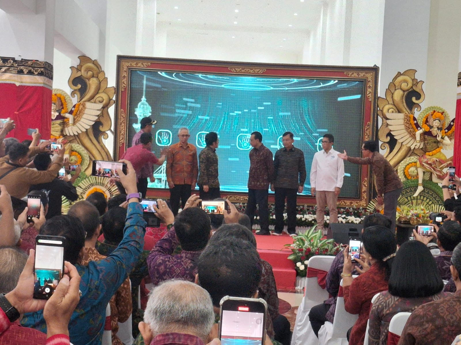 PERLUAS JANGKAUIAN: Launching siaran digital di Turyapada Tower, Desa Adat Amerta Sari, Pegayaman, Sukasada, Buleleng, kemarin (18/8)/2025)
