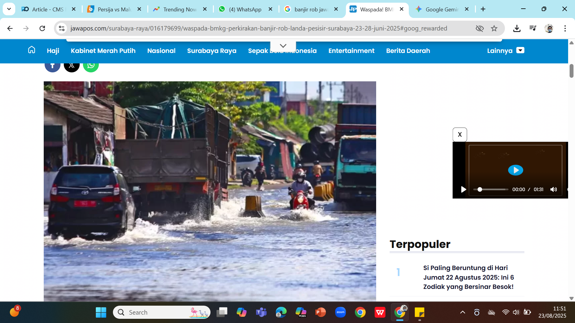 Ilustrasi - Banjir rob di pesisir Surabaya. Tujuh wilayah Bali diperkirakan akan mengalami banjir rob nanti malam.