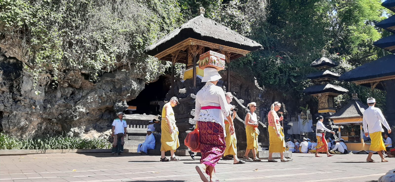 ilustrasi Jaba Pura Goa Lawah,Dawan, Klungkung. (dok.Radar Bali)