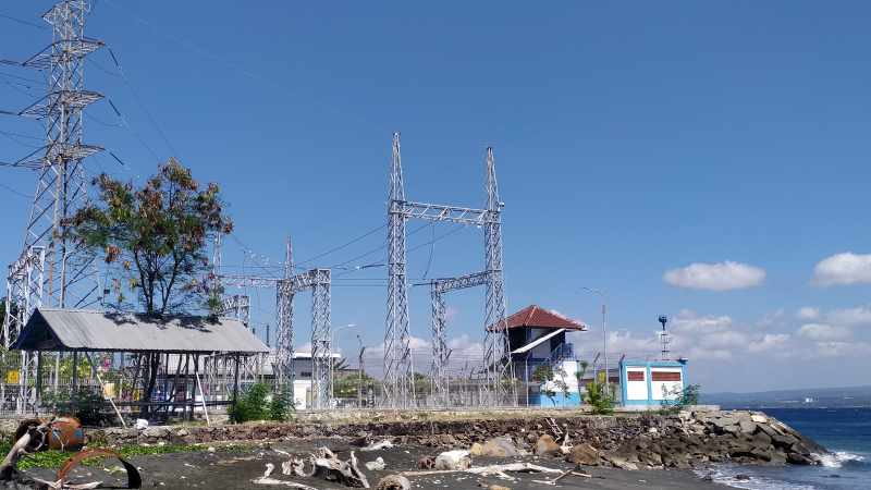 AMAN : Bagian dari instalasi kabel bawah laut SKLT di Pelabuhan Gilimanuk. (M.Basir/Radar Bali)