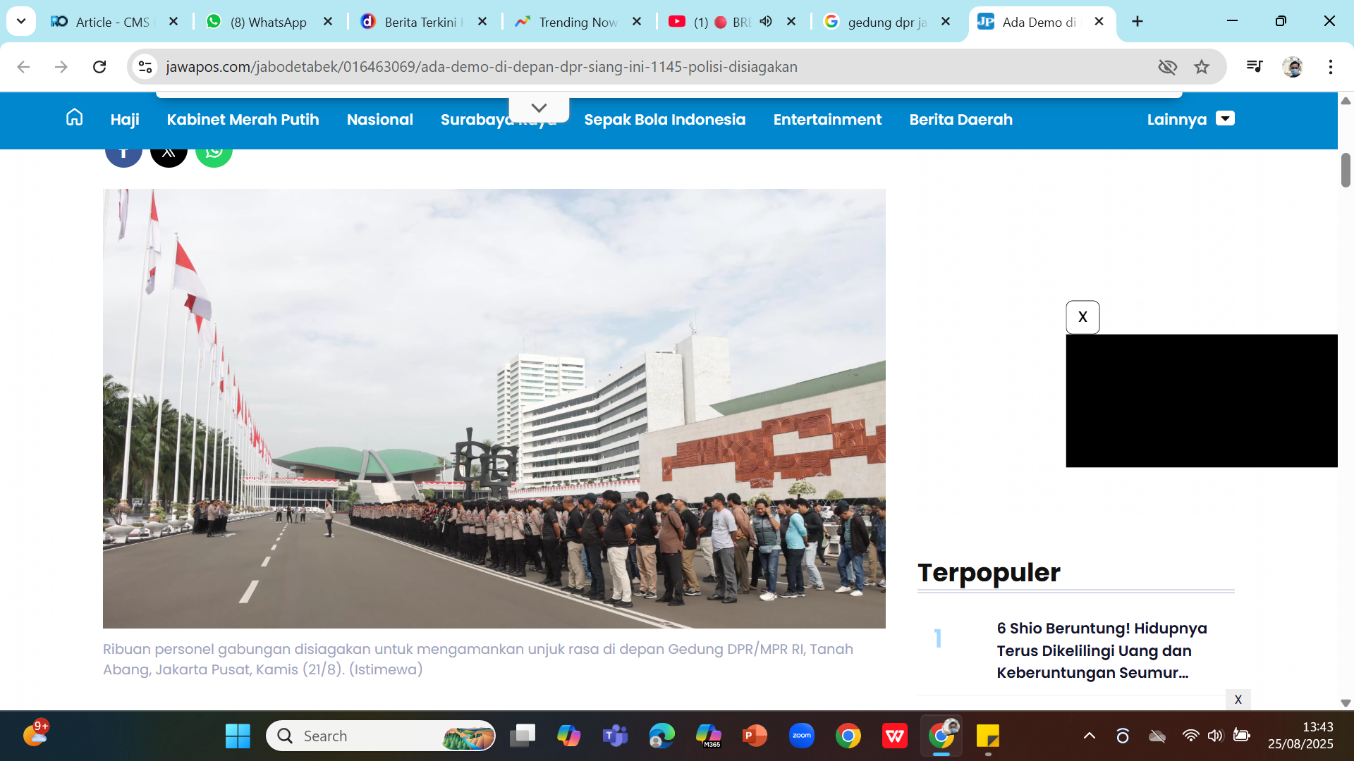 KONDUSIF -  Persiapan aparat gabungan mengamankan demo di gedung DPR hari ini.