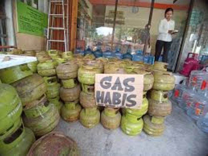MASIH LANGKA: Salah satu pangkalan gas elpiji 3 Kg di Denpasar yang sudah beberapa pekan ini kehabisan suplai.