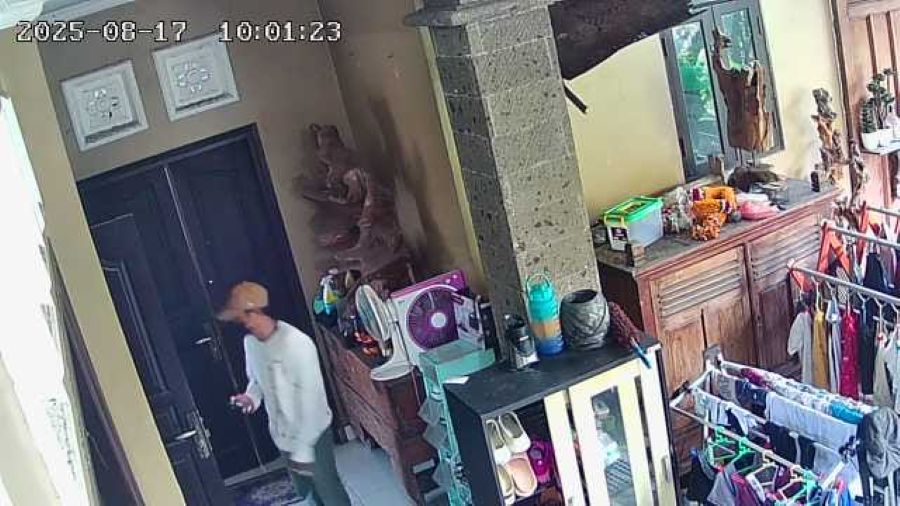BOBOL RUMAH: Maling obok-obok rumah milik KAEHP, 40, di Jalan Himalaya, Denpasar Utara, diobok-obok Minggu 17 Agustus 2025.