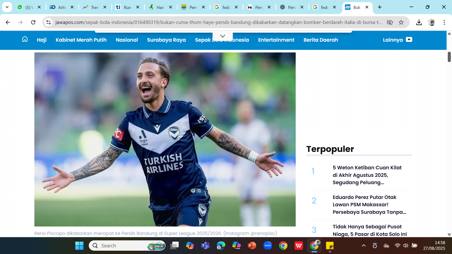Striker Melbourne Victory Reno Piscopo