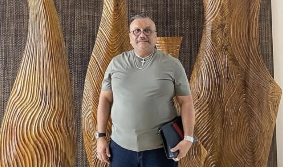 TANGGAPAN: Advokat Togar Situmorang menyikapi pemberitaan yang menyebut dirinya ditetapkan sebagai tersangka oleh Polda Bali
