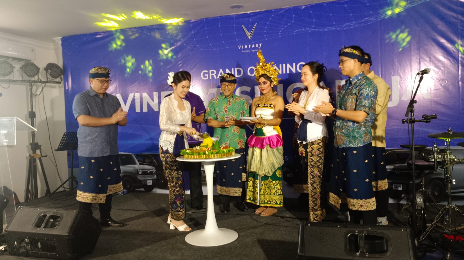 PEMAIN BARU: Suasana grand opening dealer VinFast di Singaraja, Jumat (29/8/2025). (eka prasetya/radar bali)