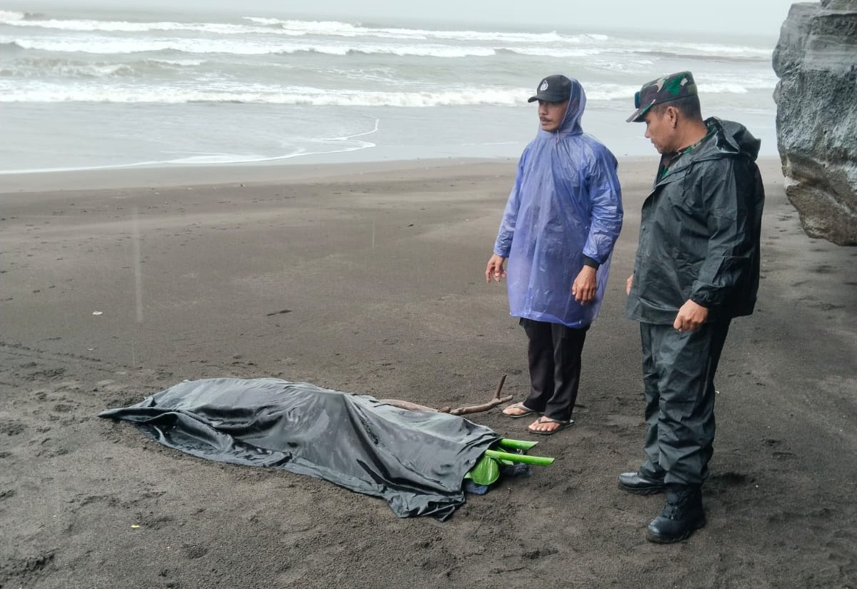MENEPI: Penemuan jenazah korban terseret arus di pantai Mengening Mengwi yang ditemukan di pantai Nyanyi Tabanan