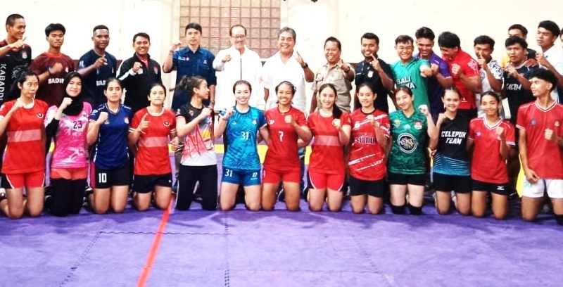 PAMITAN DULU : Timnas kabaddi usai pamitan dengan ketum KONI Bali di Denpasar. (Foto : Timnas Kabaddi untuk Radar Bali)