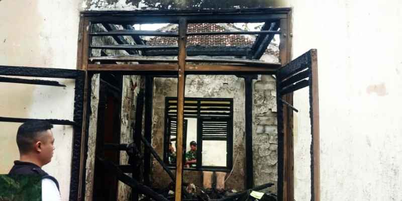 HANGUS : Kondisi rumah warga Desa Pekutatan yang terbakar. (foto: BPBD Jembrana)