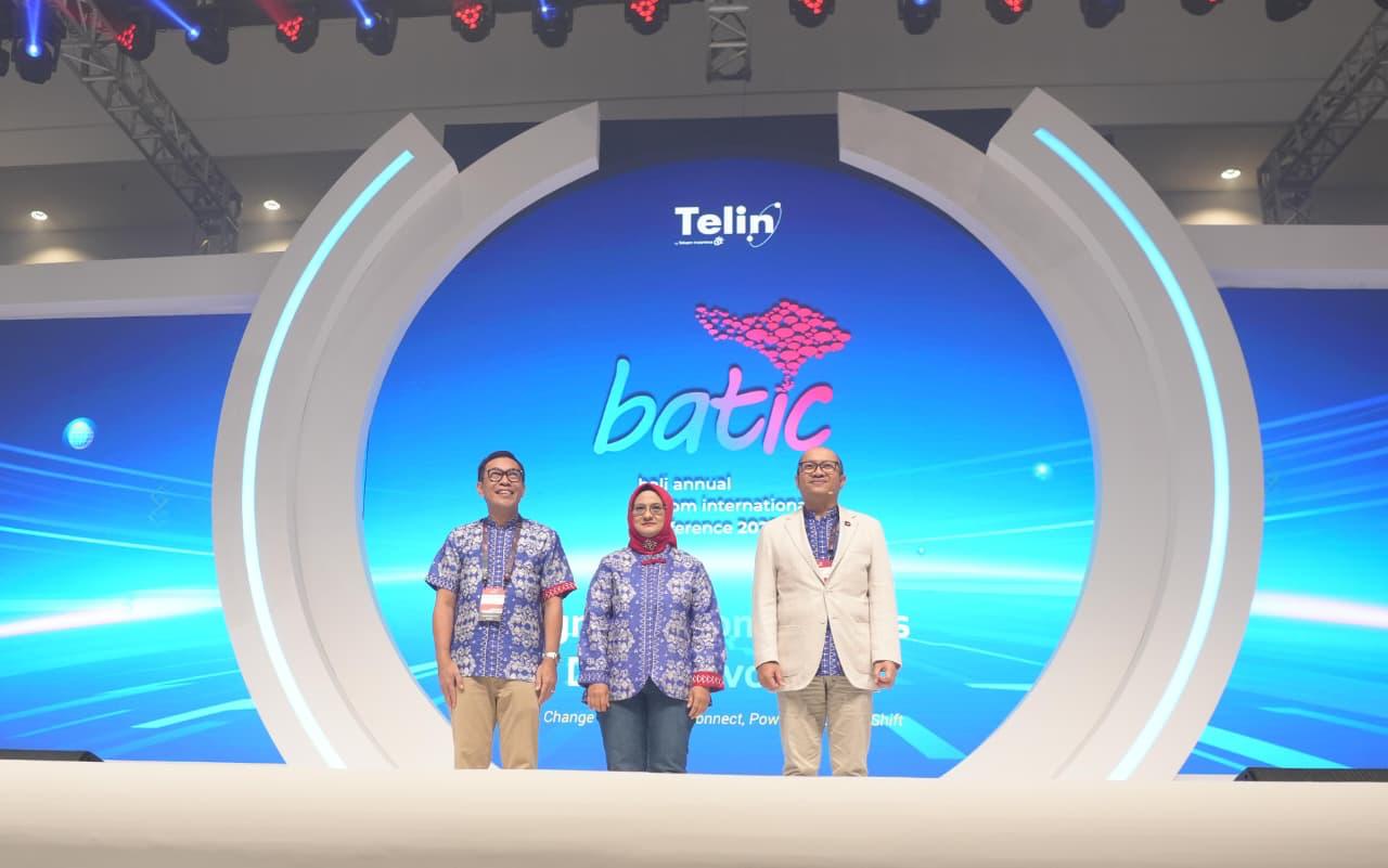 CEO Telin Budi Satria Dharma Purba, Direktur Utama Telkom Dian Siswarini, dan Managing Director Danantara Setyanto Hantoro saat acara pembukaan Bali Annual Telkom International Conference (BATIC) 2025