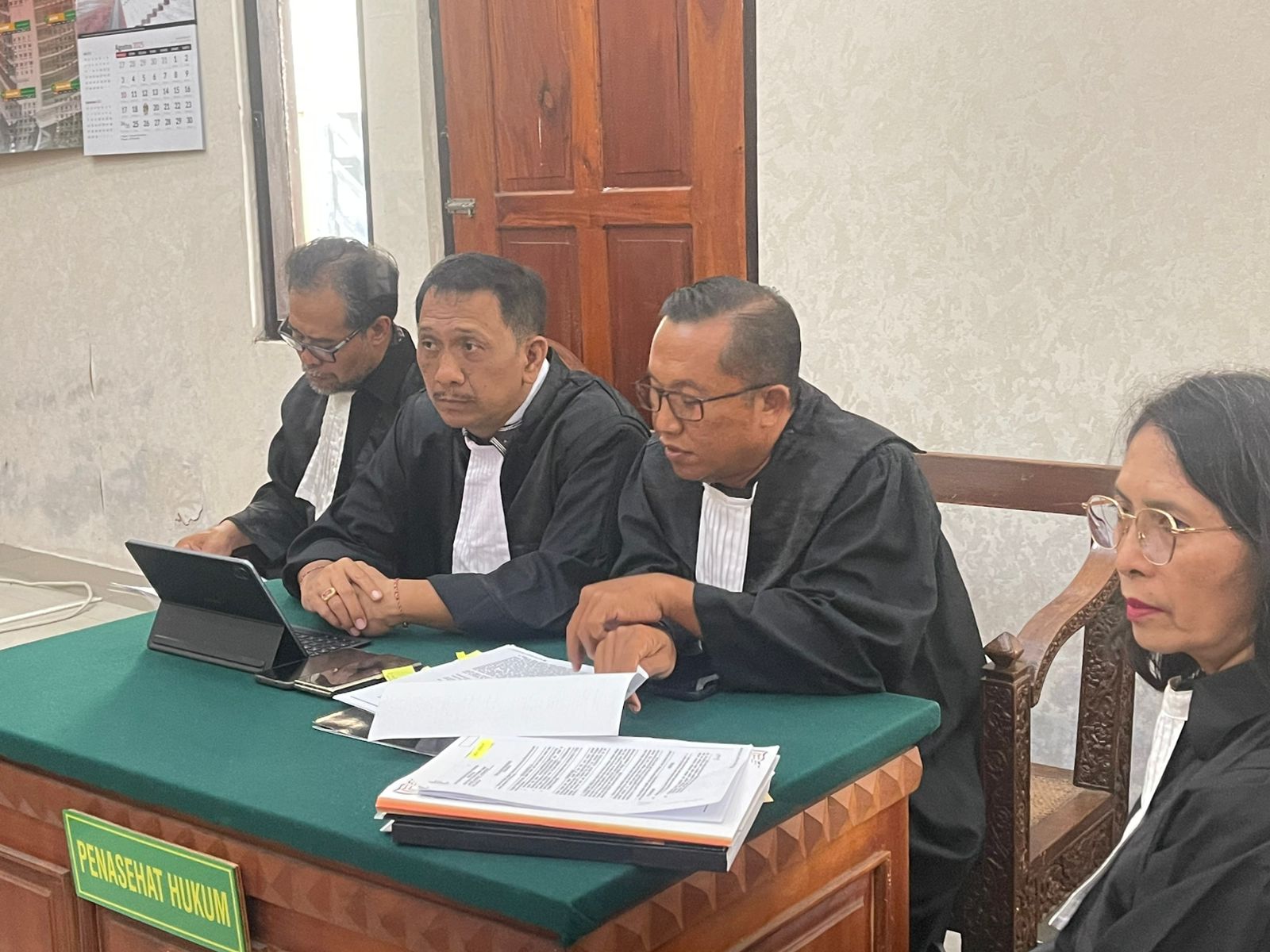 KEBERATAN: Tim kuasa hukum Budiman  Tiang mengajukan eksepsi di Pengadilan Negeri Denpasar.