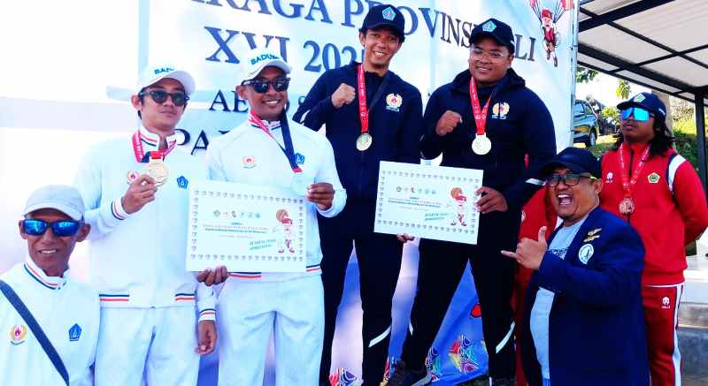 TAMPIL DOMINAN: Tim paralayang Klungkung borong medali emas. (Foto: Humas KONI Klungkung)