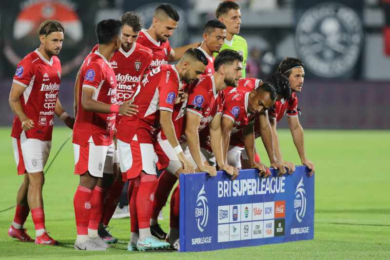 WAJIB KERJA KERAS : Bali United bakal menjalani laga melawan Persija Jakarta, di Stadion Utama Gelora Bung Karno. (foto:miftahuddin)