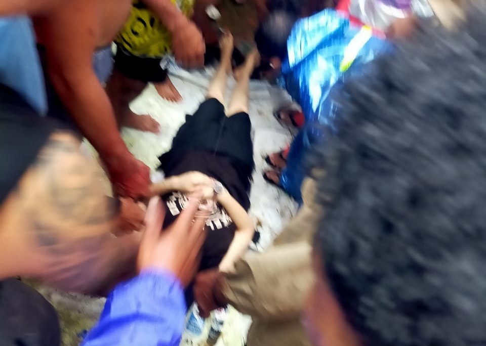 DITEMUKAN: Salah seorang korban meninggal akibat banjir bandang di Denpasar