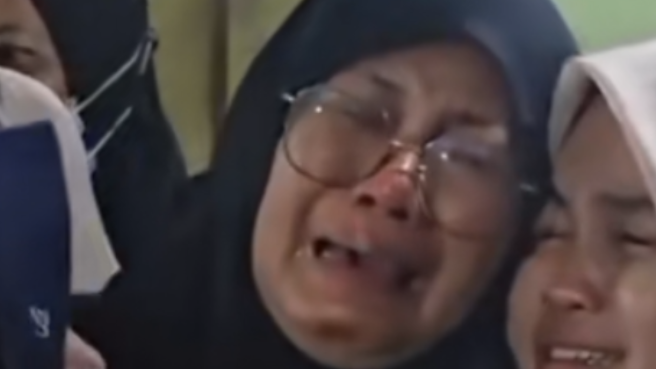Tangis Ibu Tiara Angelina Saraswati Pecah Sambut Jenazah Putrinya