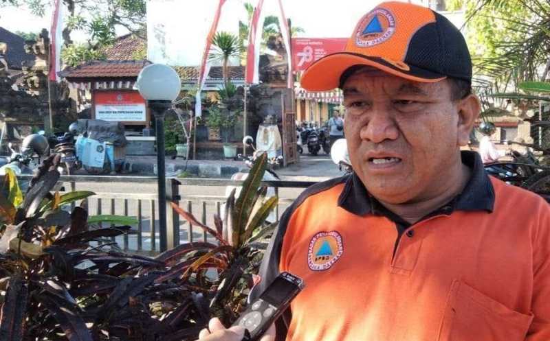 BULELENG LOLOS DARI CUACA BURUK : Kepala Pelaksana BPBD Buleleng, Putu Ariadi Pribadi menilai terjadi anomaly cuaca. (francelino junior)