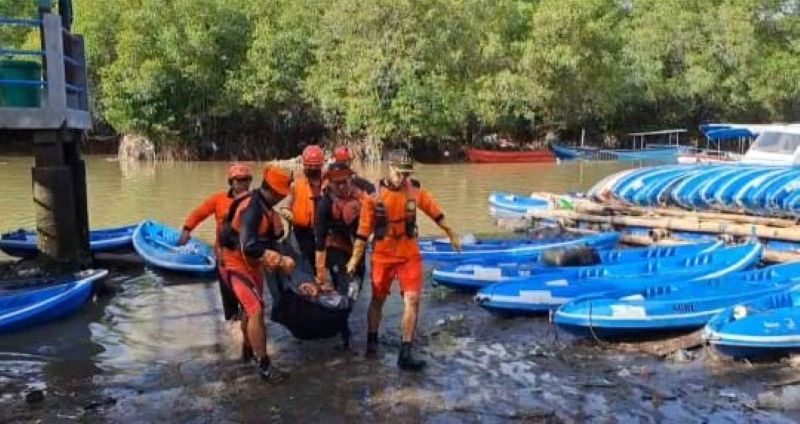 TEMUAN KORBAN: Petugas menemukan jasad lagi di Tukad Badung hingga ke muara Waduk Tukad Badung Kamis, 11 September 2025.