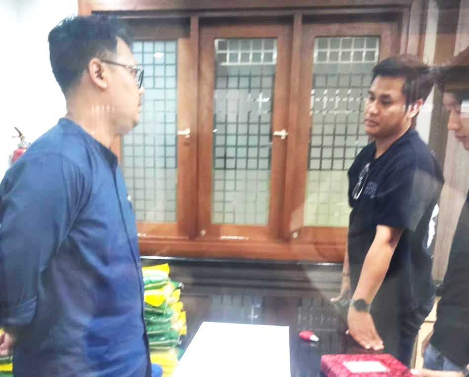 DI MAPOLDA BALI : Kabid Advokasi LBH Bali Ignatius Rhadite saat di Mapolda Bali. (ist)