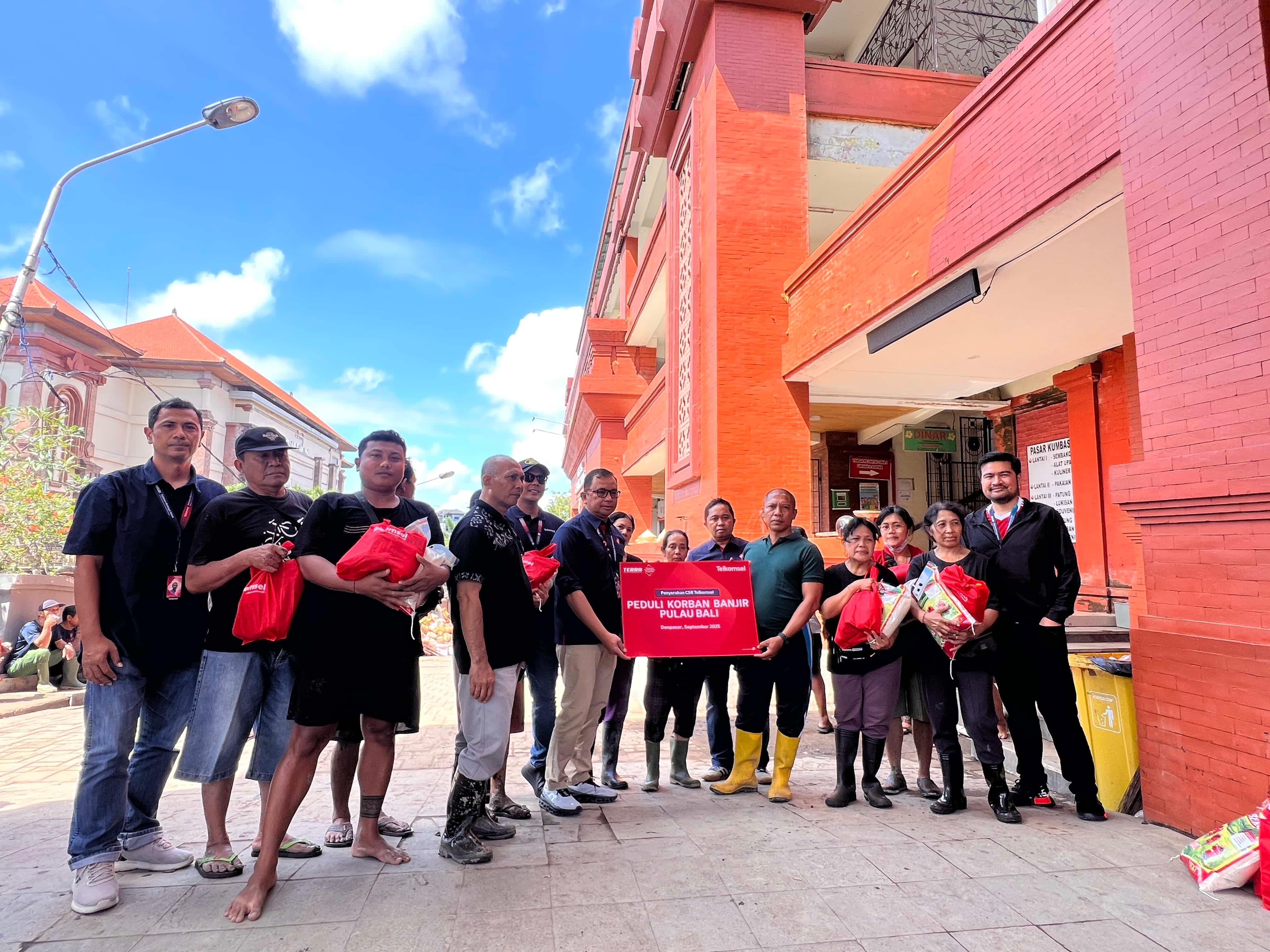 Telkomsel Peduli Banjir Bali : Telkomsel salurkan bantuan CSR) kepada masyarakat yang terdampak musibah banjir di Pulau Bali pada 12 September 2025.