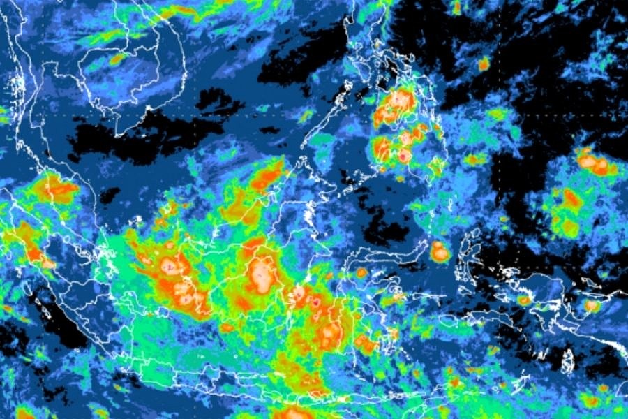 RAWAN BENCANA - BMKG menerbitkan peringatan dini hujan lebat dan angin kencang untuk wilayah Jateng dan Jatim pada 15-18 September 2025.