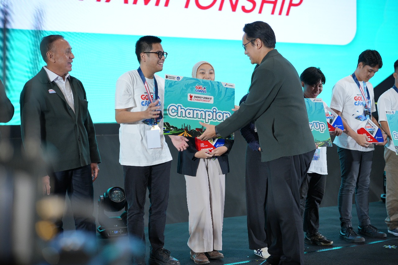 CHAMPION: Altruir Dhanesh Ravindra dan Mikaila Habsari Suwanda (Institut Teknologi Bandung).
