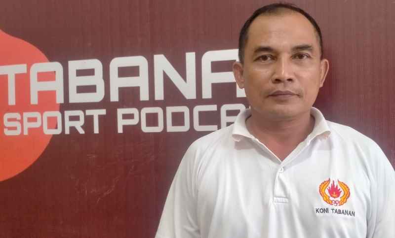 SEGERA EVALUASI : Ketua Komite Olahraga Nasional Indonesia (KONI) Kabupaten Tabanan, Made Nurbawa menyoroti pelanggaran teknis selama Porprov. (Juliadi/Radar Bali)