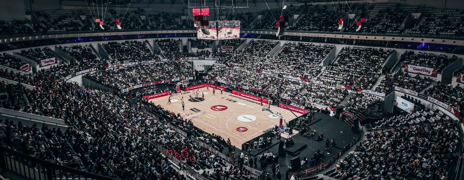 MEMBELUDAK: Suasana final DBL Jakarta tahun 2024 lalupenonton sangat antusias memenuhi GOR