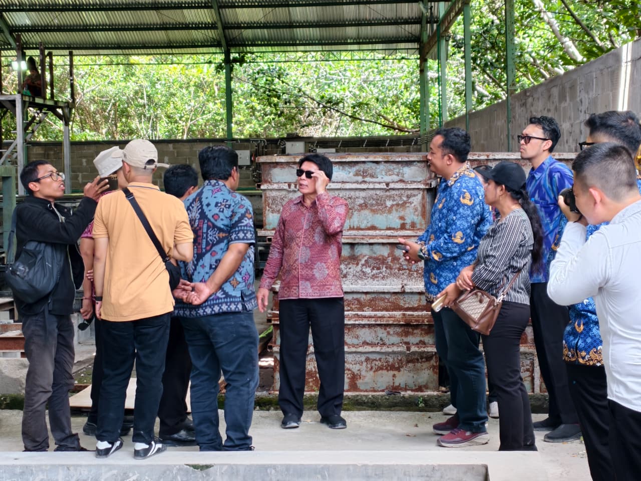 DIBIARKAN: Pansus Tata Ruang DPRD Bali lakukan sidak ke kawasan Hutan Mangrove Rabu lalu (17/9/2025).