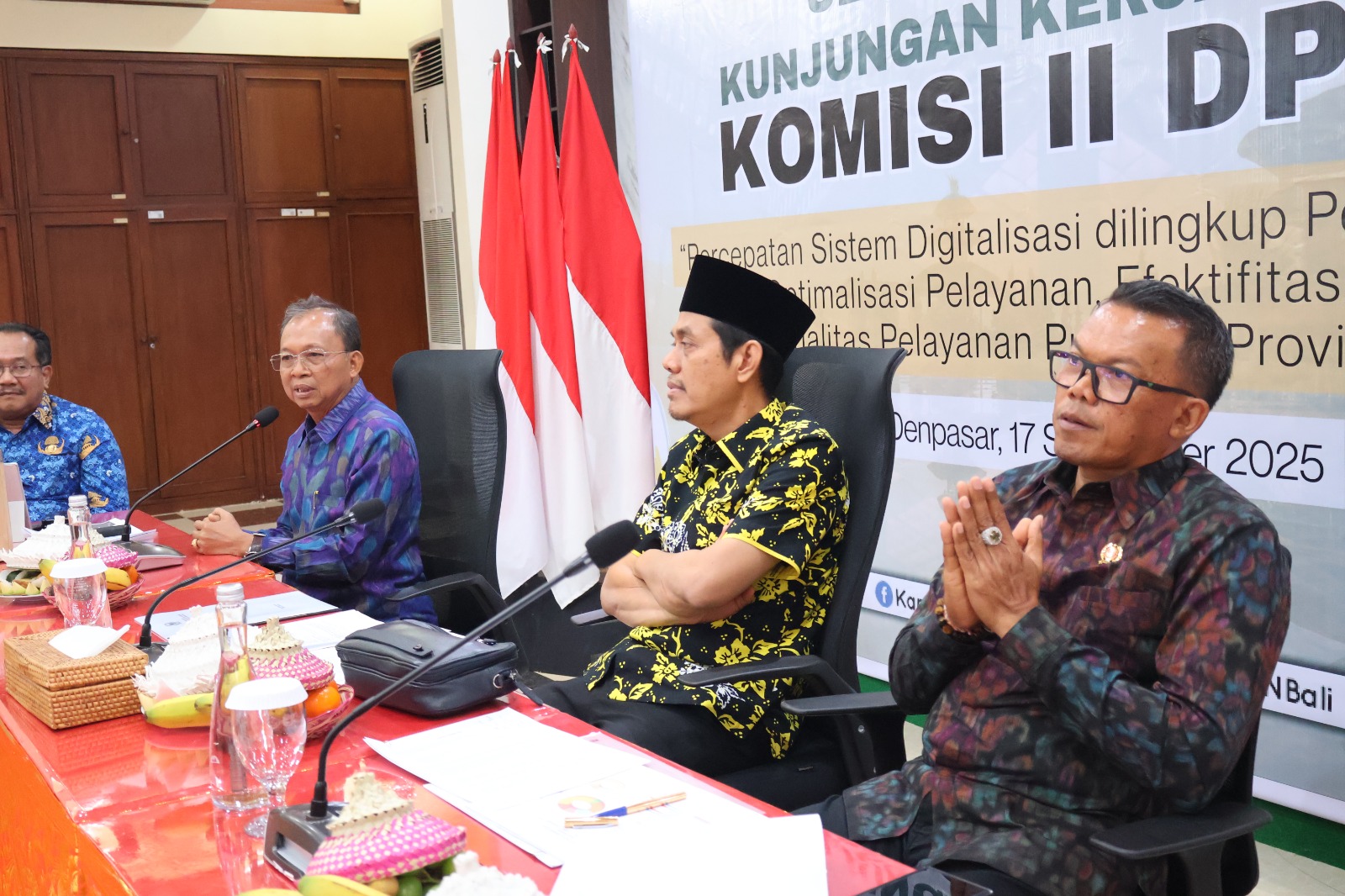 GERAK CEPAT: Gubernur Bali Wayan Koster saat bertemu dengan Komisi II DPR RI di Renon, 19 September 2025.