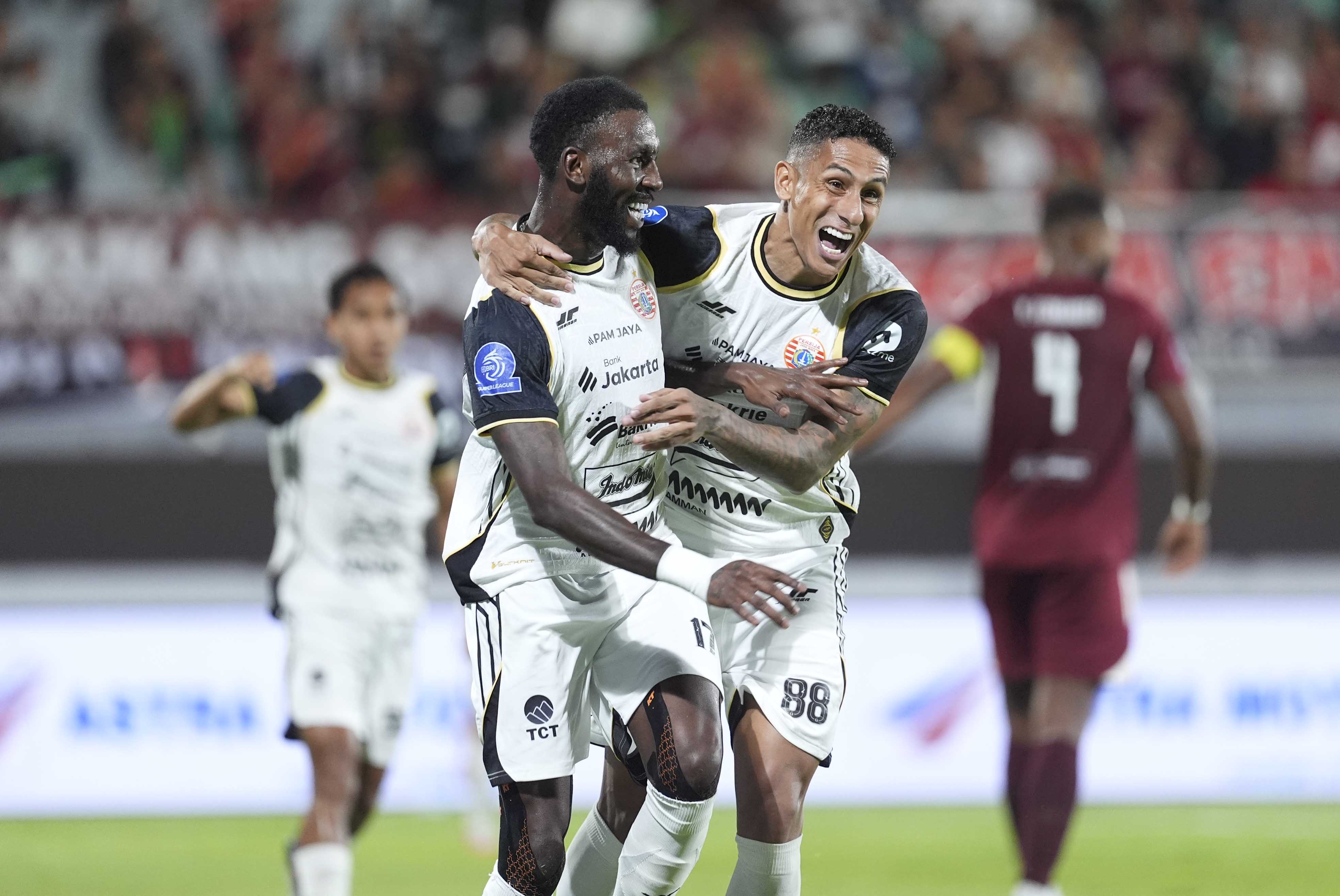 Allano Lima dan Bruno Tubarao saat melawan PSM Makassar. Keduanya dilepas Persija sebagai bagian dari evaluasi besar-besaran di tubuh Macan Kemayoran.