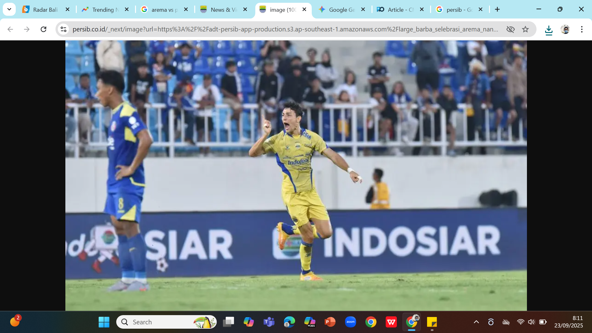GOL TELAT - Bek Persib Federico Barba merayakan gol ke gawang Arema di menit 90+4.