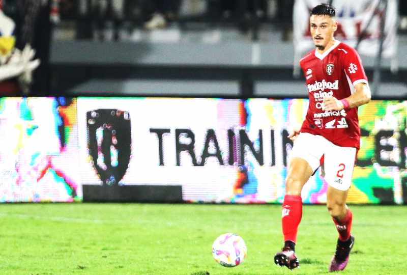 JOAO FERRARI : Eks pemain PSIS Semarang ini terpaksa absen karena kartu merah. (foto: miftahuddin/radar bali)