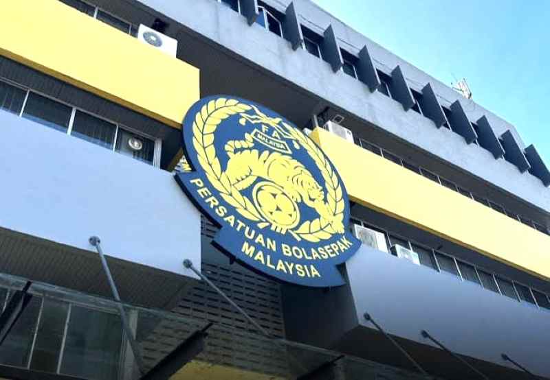 KENA KARMA CULASNYA  SENDIRI : Kantor FAM, federasi sepakbola Malaysia ini kena hukuman dari FIFA terkait pemalsuan dokumen 7 pemain naturalisasi. (Istagram @famalaysia)