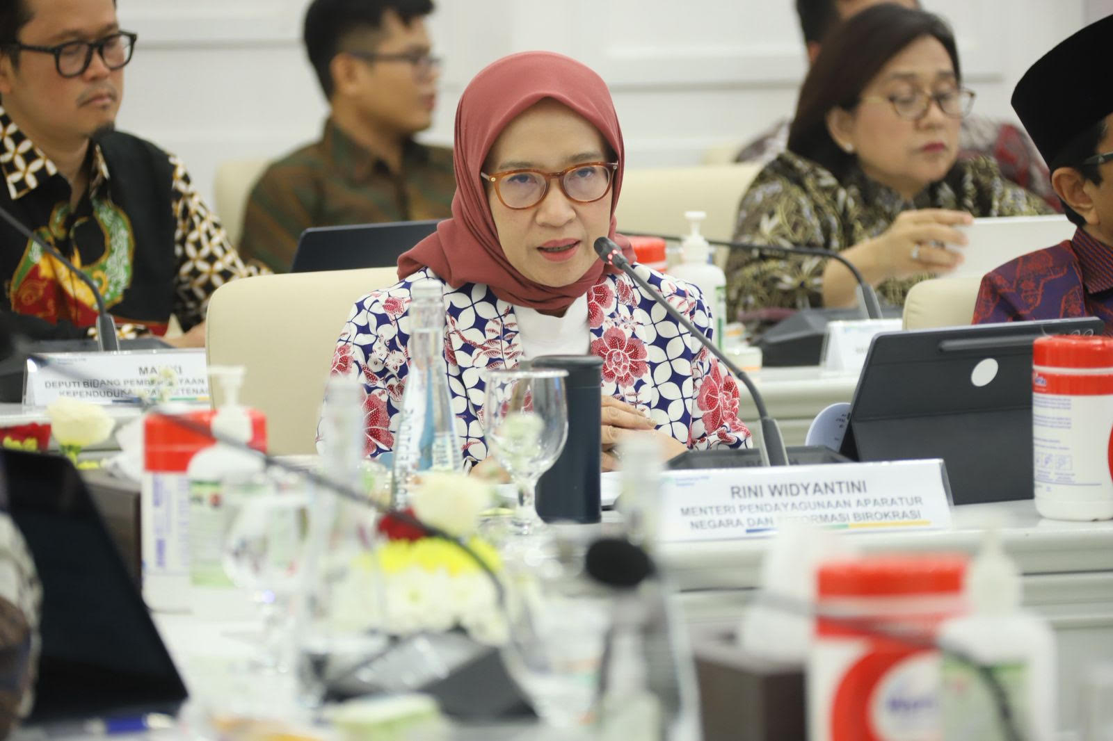 MENAKAR GAJI: Menteri Pendayagunaan Aparatur Negara RB, Rini Widyantini menjelaskan tentang skema gaji PPPK