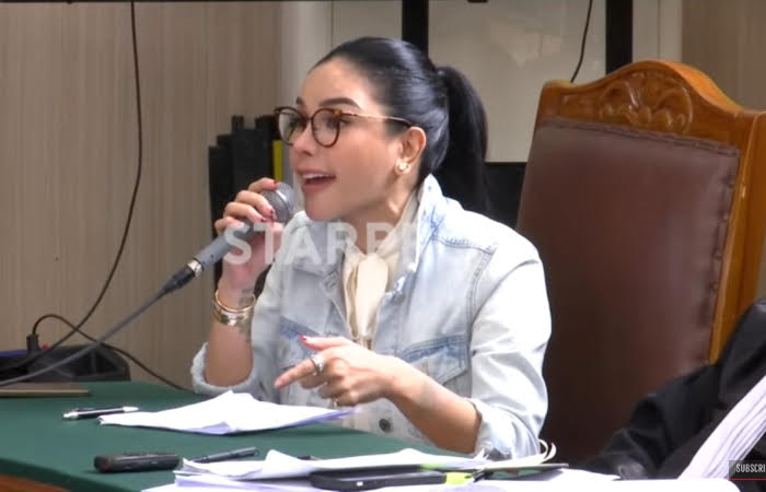 MURKA: Potret Nikita Mirzani meradang kala mendapat tudingan terkait dirinya yang review jelek jika tidak berbayar.