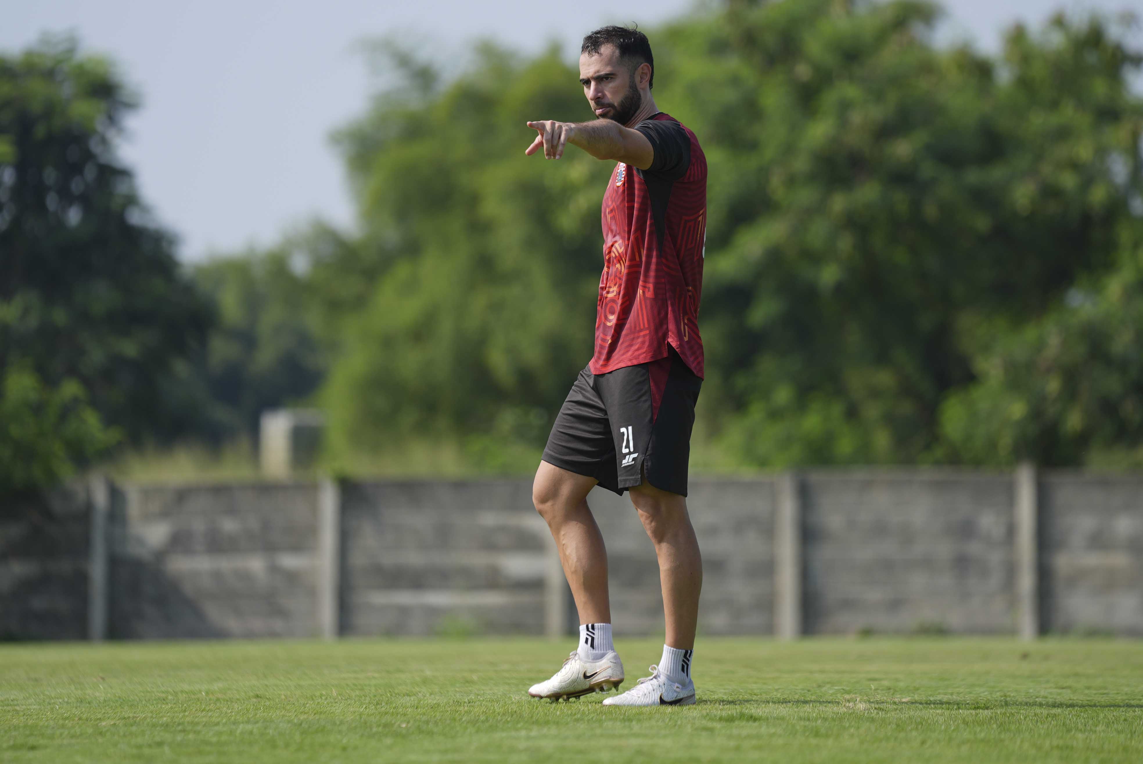 ASYIK MENYERANG LUPA BERTAHAN - Bek Persija Jordi Amat