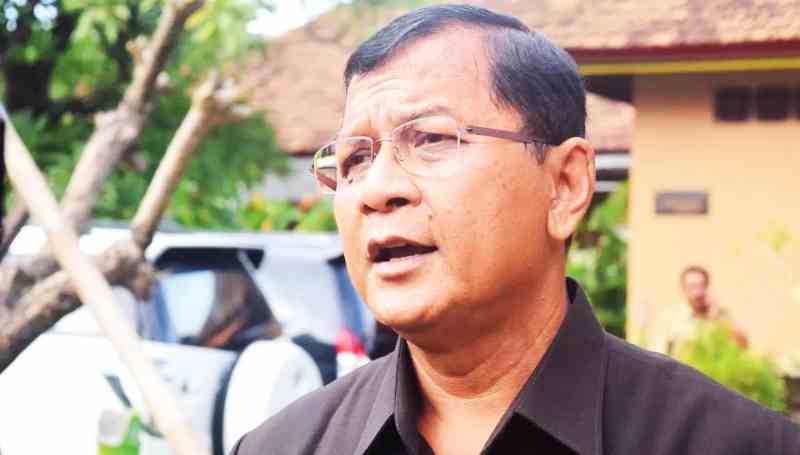 HERAN : Bupati Sutjidra heran sampai muncul ancaman segala. (dok.radar bali