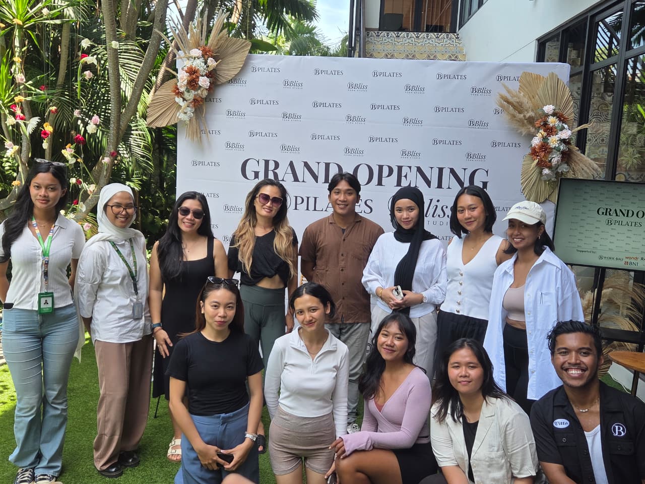Peluncuran BPilates dan BBliss Yoga Studio pertamanya di BWork Bali Coworking Space & Caf&eacute;, Canggu, Kuta Utara, Badung, Sabtu (4/10). (Marsellus Pampur/Radar Bali)