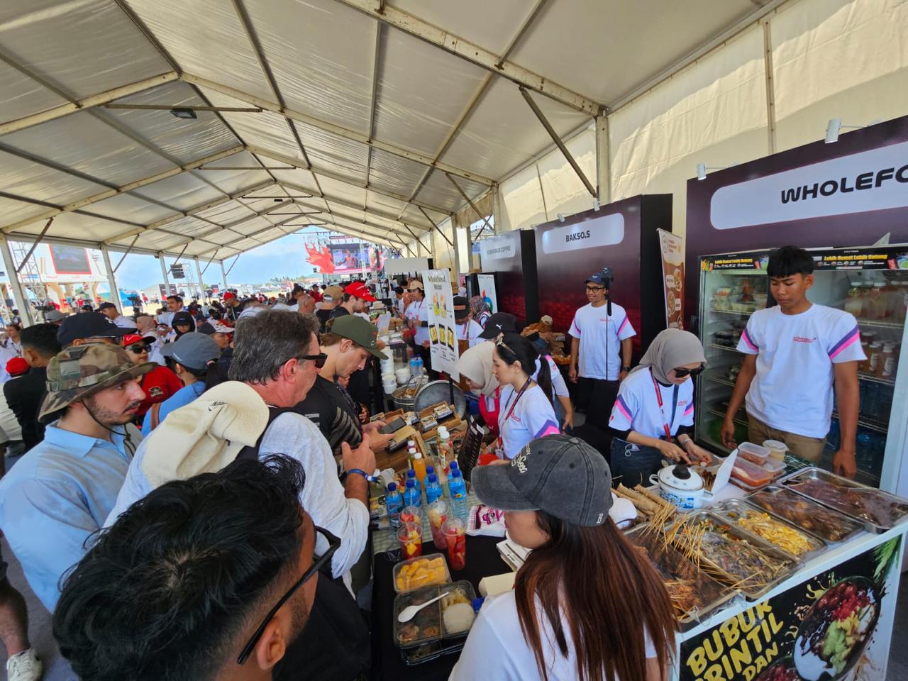 Selama tiga hari gelaran Pertamina Grand Prix of Indonesia di Mandalika, sebanyak 180 UMKM lokal terlibat aktif meramaikan arena festival.