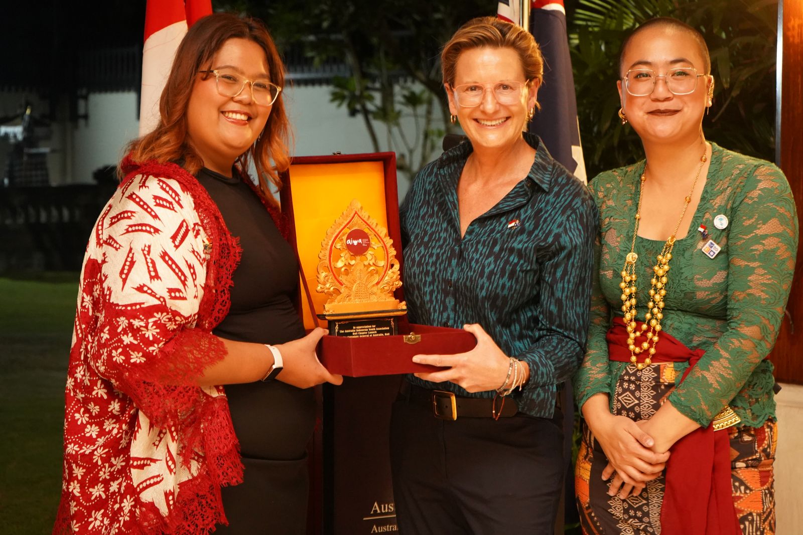 SINERGI: Deva Aryani - AIYA Bali Chapter President (left), Jo Stevens - Australia