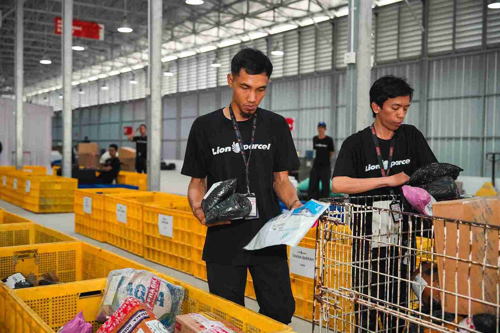 BUKA KEMITRAAN: Salah satu pelayanan jasa penguiriman barang di Lion Parcel