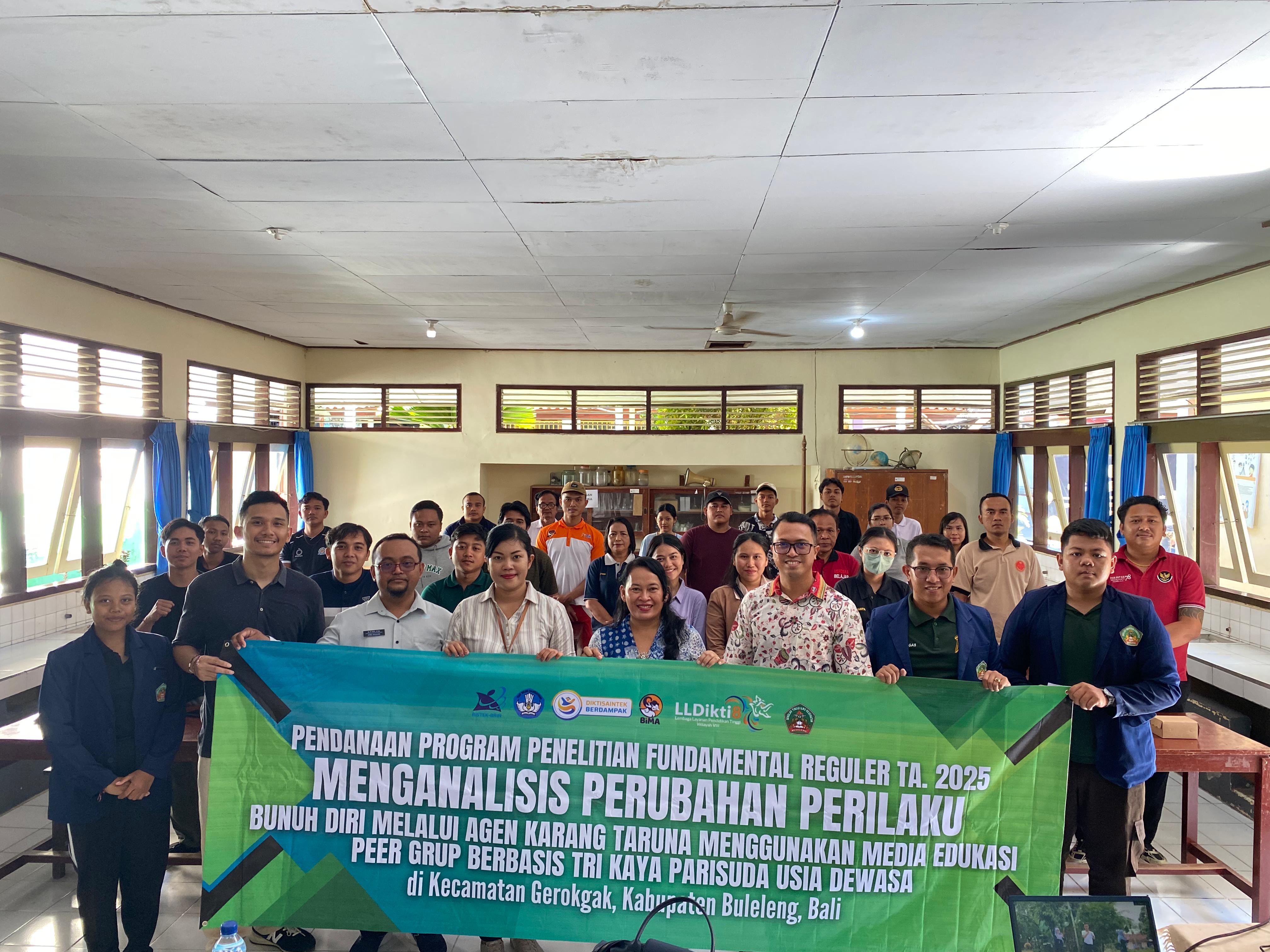 Tim dosen peneliti STIKes Buleleng saat melakukan penelitian di lingkungan Karang Taruna Kecamatan Gerokgak, Buleleng.