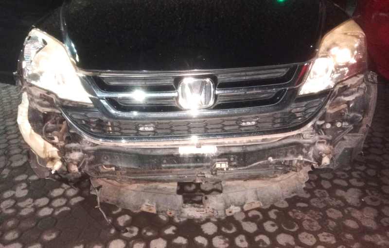 TABRAKAN: Mobil yang terlibat kecelakaan di Kelurahan Gilimanuk. (foto: Lantas Gilimanuk)