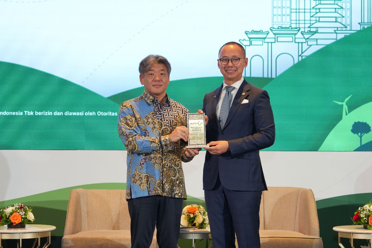Nobuya Kawasaki, Managing Executive Officer and Chief Executive for Asia-Pacific of MUFG sekaligus Komisaris Danamon (kiri) dan Dr. Eddy Soeparno, Wakil Ketua MPR RI.