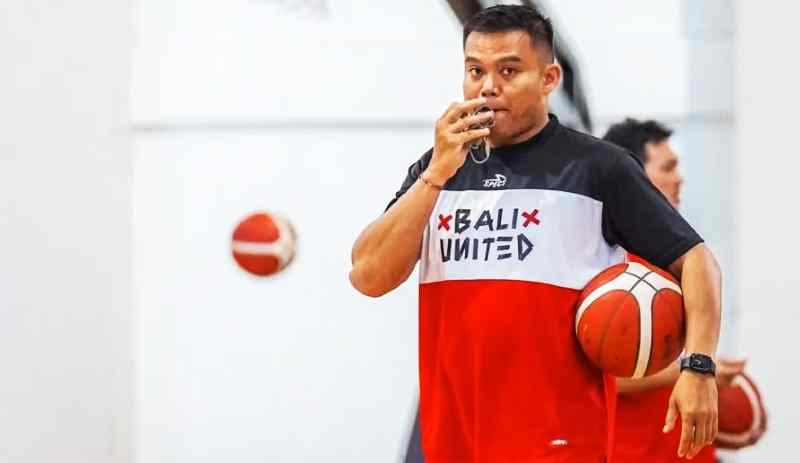 BERPIKIR REALISTIS : Pelatih kepala Bali United Basketball, I Gusti Ngurah Rusta Wijaya. (Foto Media Bali United Basketball )