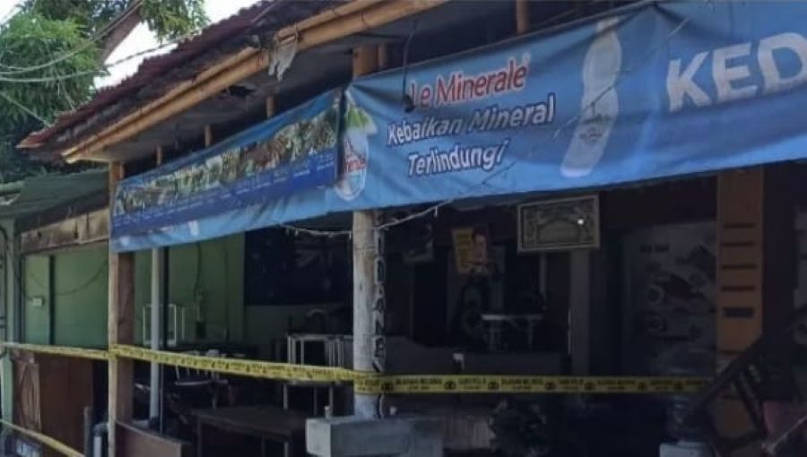 TKP: Garis Polisi terpasang di Tempat Kejadian Perkara pembunuhan di Jalan Pratama, Legian, Badung